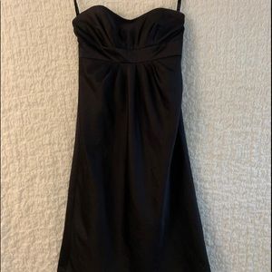 sleeveless black dress